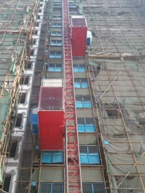 施工電梯